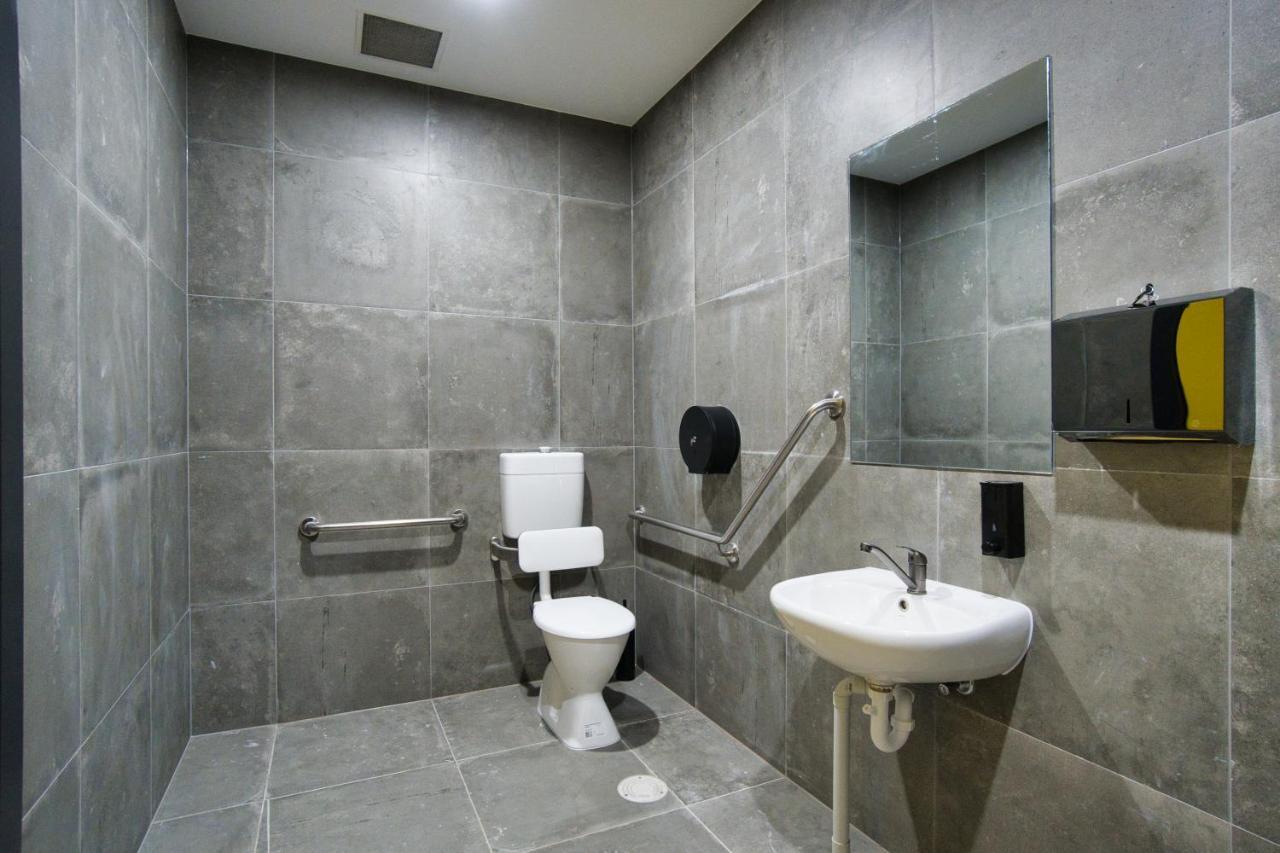 Dreamy Stays Accommodation - Private Rooms With Shared Bathrooms Аделейд Екстериор снимка